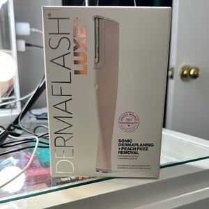 Dermaflash Luxe+ Sonic Dermaplaning Tool - Pink